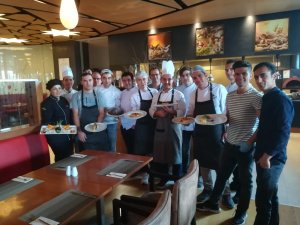 Otel personellerine eğitim veriliyor