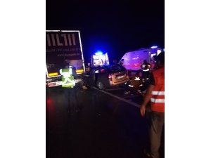 Otomobil TIR’a arkadan çarptı: 3 Yaralı