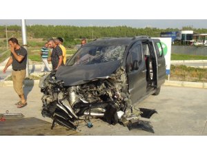 Antalya’da otomobiller çarpıştı: 3 yaralı