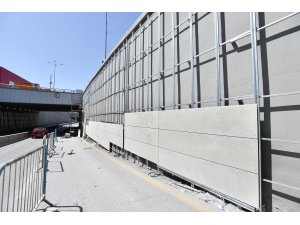 Başkente turkuaz yaya üst geçitleri