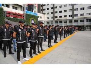 Okul önlerinde öğrencileri koruyan MOT timleri yeniden görev başında