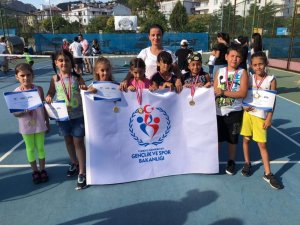 Aydınlı sporcular raketleri Muğla’da salladılar