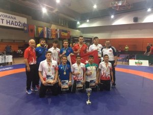 Kağıtsporlu güreşçi, Balkan şampiyonu oldu