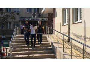 Cezaevi firarisi sahte kimlikle uyuşturucu satarken yakalandı