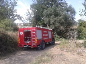 Tarlada yakılan ateş itfaiyeyi harekete geçirdi