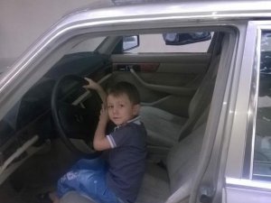 Üzerine kale direği düşen çocuk hayatını kaybetti