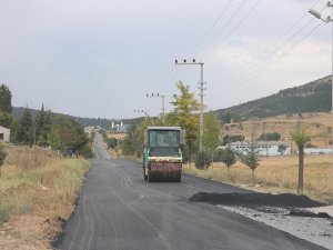 Beyşehir'de sıcak asfalt çalışmaları sürüyor