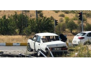 Kırmızı ışık ihlali ölüm getirdi: 2 ölü, 3 yaralı