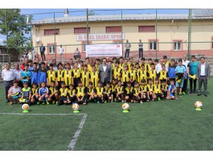 Başarılı genç sporcular ödüllendirildi