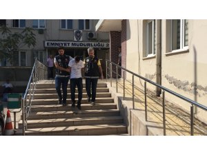 Sahte kimlikle uyuşturucu satarken yakalananan cezaevi firarisi yakalandı