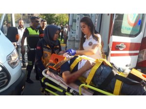 Motosiklet ile otomobil çarptı: 2 Yaralı