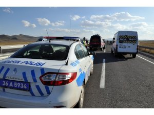 Lastiği patlayan minibüs takla attı: 5 yaralı