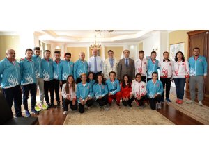 Türkiye Dağ Koşusu Milli  takımından Vali Azizoğlu’na ziyaret