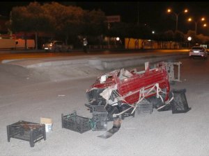 Kontrolden çıkan otomobil elektrikli bisiklete çarptı: 1 yaralı