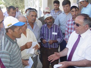 Kalaycı, çiftçilerin sorunlarını dinledi