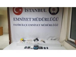 Fatih’te Türkmenistan uyruklu uyuşturucu tacirleri kıskıvrak yakalandı
