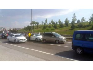 Ankara-Konya karayolunda 6 araç birbirine girdi