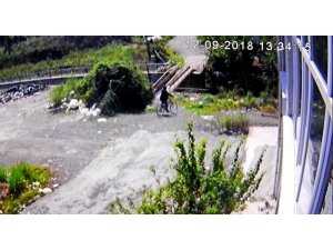 Bisikletten fırlayıp dereye uçtu