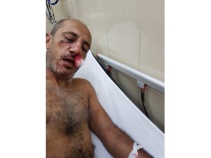 Borcunu alamadığı ortağını 2 kişi ile dövüp bıçakladı
