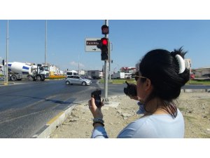 Sivil polislerin trafik lambalarında hatalı sürücü nöbeti