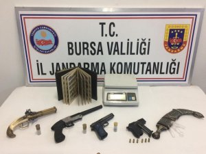 2 çocuğu zorla alıkoyan şüphelileri jandarmanın dikkati ele verdi