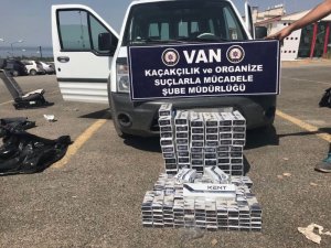 Van’da kapalı kasa kamyonette bin 200 paket sigara ele geçirildi