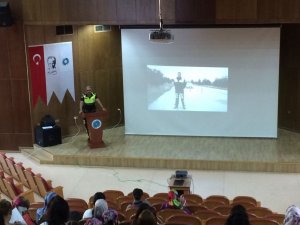 Niğde'de öğretmenlere trafik semineri verildi