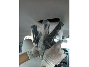 Otomobilin tavanına gizledi, polisin gözünden kaçmadı