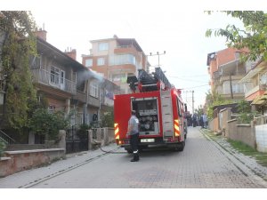 Tavşanlı’da 2 katlı evde yangın