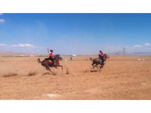 Yazıhan’da atlı cirit heyecanı