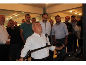 Spor merkezini belediye başkanları antrenmanla açtı