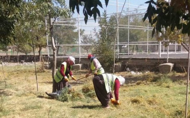 Ereğli’de okul bahçe ve çevreleri temizlendi