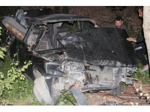 Erzincan’da otomobil şarampole devrildi: 4 yaralı