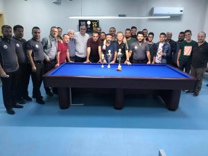 Bilardo il şampiyonu Salih Tekkeli oldu
