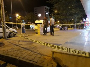 Maganda kurşunu iş yerinin camına isabet etti