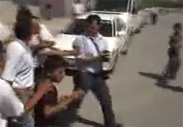 DTP'lilerden polise dayak!..