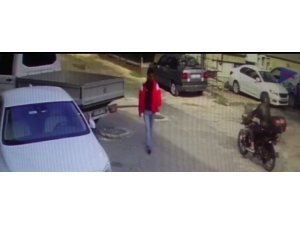 Kendisine çarpıp kaçan aracı bulamadı, ona benzeyen arabaları ateşe verdi