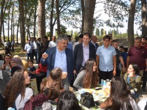 Belediye gençleri piknikte buluşturdu