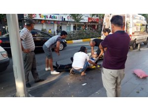 Manavgat’ta motosiklet kamyonete çarptı: 1 yaralı