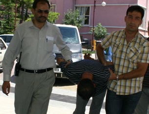 Eşini bıçaklayan şahıs adliyeye sevk edildi