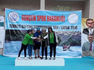 İç Anadolu’nun tek rafting takımı Türkiye 3’üncüsü oldu