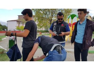Öğrencileri hedef alan zehir tacirlerine karşı okullarda kuş uçurtmadılar