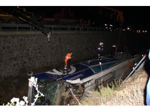 GÜNCELLEME - Afyonkarahisar'da yolcu otobüsü devrildi: 7 ölü, 28 yaralı