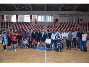 Muş’ta amatör spor kulüplerine malzeme dağıtımı