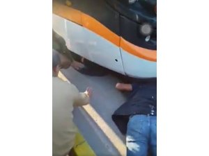 Tramvay yayaya çarptı, 1 yaralı
