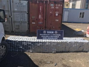 Van’da ev eşyalarının içerisinde 10 bin paket kaçak sigara ele geçirildi