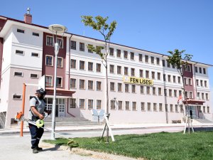 Selçuklu’da okul bahçeleri temizlendi