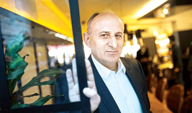 Kim bu adam ve ne yapmaya çalışıyor?