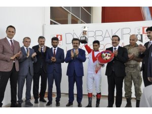 Diyarbakır’da ‘Karpuz Kupası’ koşusu yapıldı