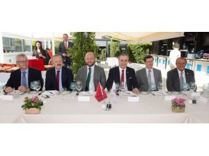 Galatasaray ile Lokomotiv Moskova yöneticileri yemekte bir araya geldi
